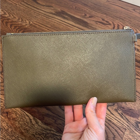 NEW Michael Kors Clutch - Picture 3 of 4